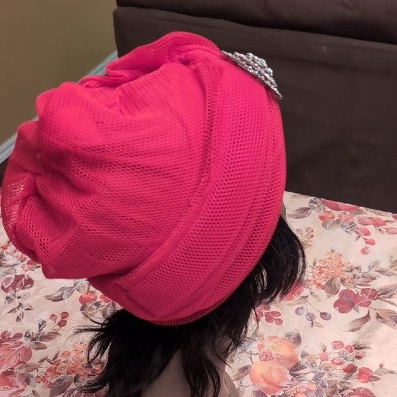 NWT - Elegant Pink Turban with Silver Brooch - Picture 5 of 7